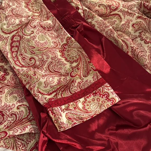 Red /gold pajama set / silky feel - Picture 4 of 5